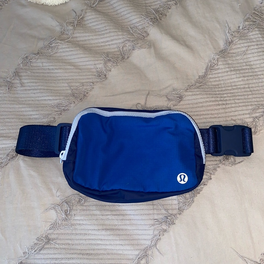 lululemon everywhere belt bag